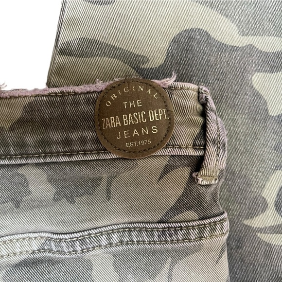 Zara Z1975 Denim Camo Distressed Cropped Leg Jeans in Size 8 - Picture 7 of 10